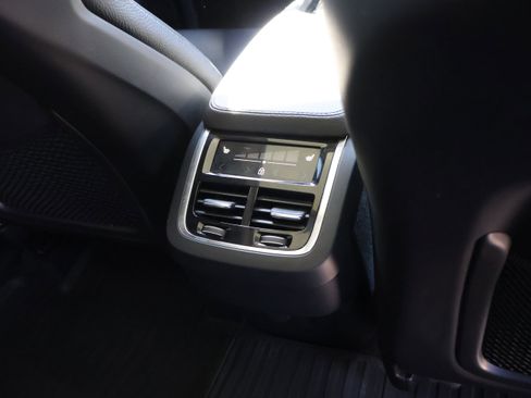 Used 2022 Volvo XC90 T6 Momentum w/ Advanced Package image 15
