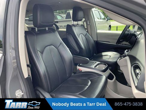 Used 2023 Chrysler Pacifica Touring-L FWD image 25