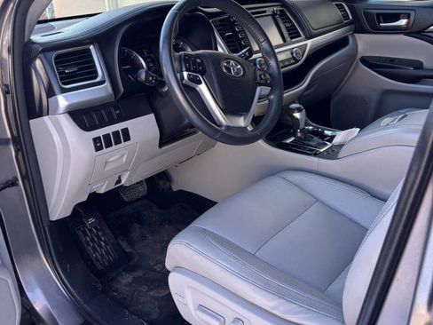 Used 2016 Toyota Highlander XLE image 9
