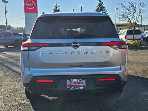 Used 2024 Nissan Pathfinder SV image 6