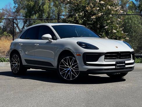 Used 2026 Porsche Macan AWD/4WD image 13