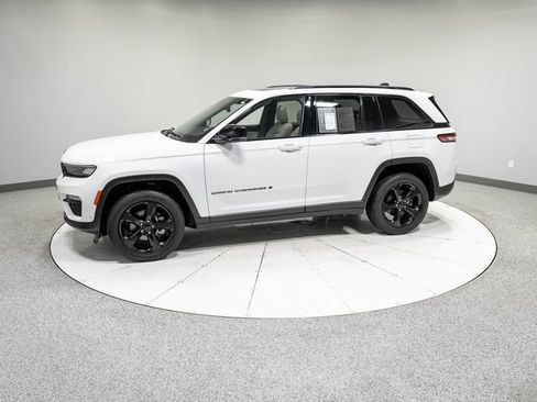 Used 2023 Jeep Grand Cherokee Limited w/ Luxury Tech Group II AWD/4WD image 35