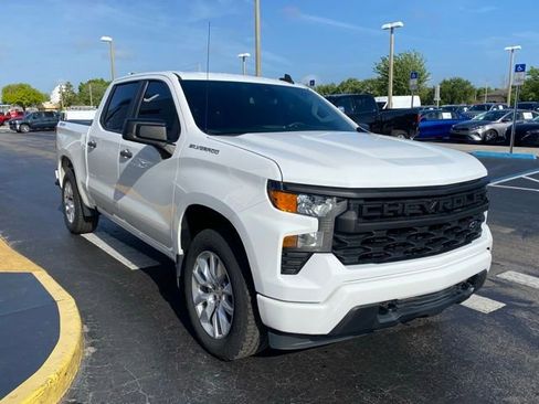 Used 2023 Chevrolet Silverado 1500 Custom image 2