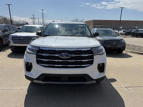 Certified 2025 Ford Explorer Active w/ Active Comfort Package image 2