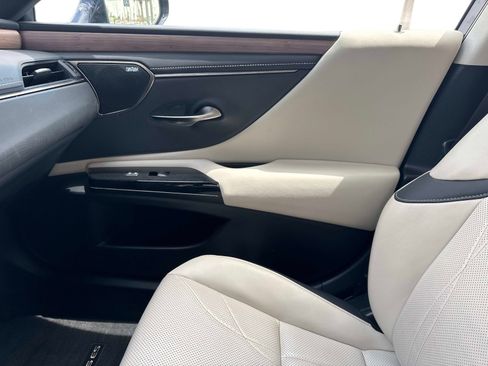 Certified 2024 Lexus ES 300h w/ Accessory Package (Z1) FWD image 22