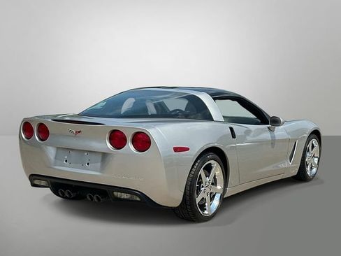 Used 2006 Chevrolet Corvette Coupe w/ Performance Package RWD image 22