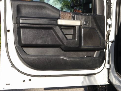 Used 2019 Ford F250 Lariat w/ Lariat Value Package image 15