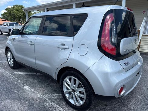Used 2019 Kia Soul + FWD image 5