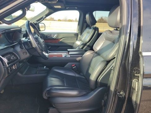 Used 2024 Lincoln Navigator Premiere image 18