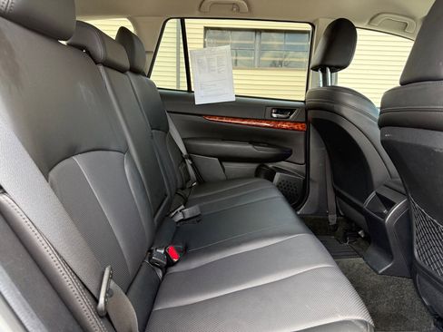 Used 2012 Subaru Outback 2.5i Limited image 11