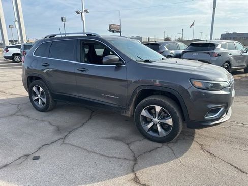 Used 2019 Jeep Cherokee Limited image 17