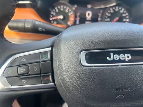 Used 2025 Jeep Compass Limited w/ Sun & Sound Group AWD/4WD image 28