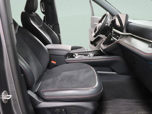 Used 2025 Ford Explorer ST AWD/4WD image 31