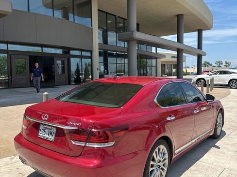 Used 2014 Lexus LS 460 w/ Comfort Package RWD image 16