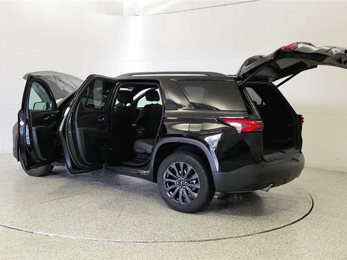 Used 2023 Chevrolet Traverse RS AWD/4WD image 11