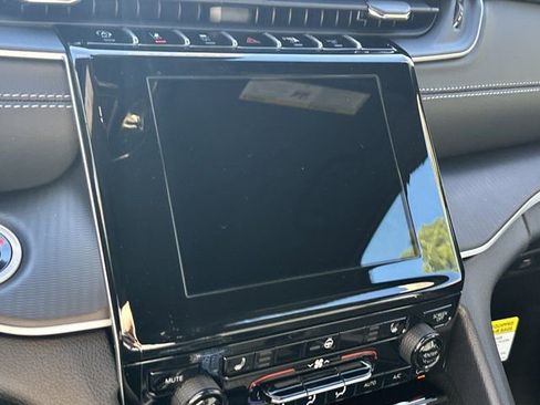 New 2025 Jeep Grand Cherokee Laredo image 25