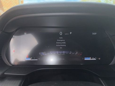 Used 2024 Jeep Grand Cherokee Altitude image 9