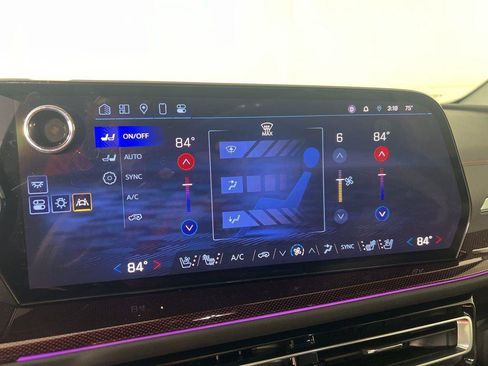 Used 2024 Chevrolet Traverse RS FWD image 22