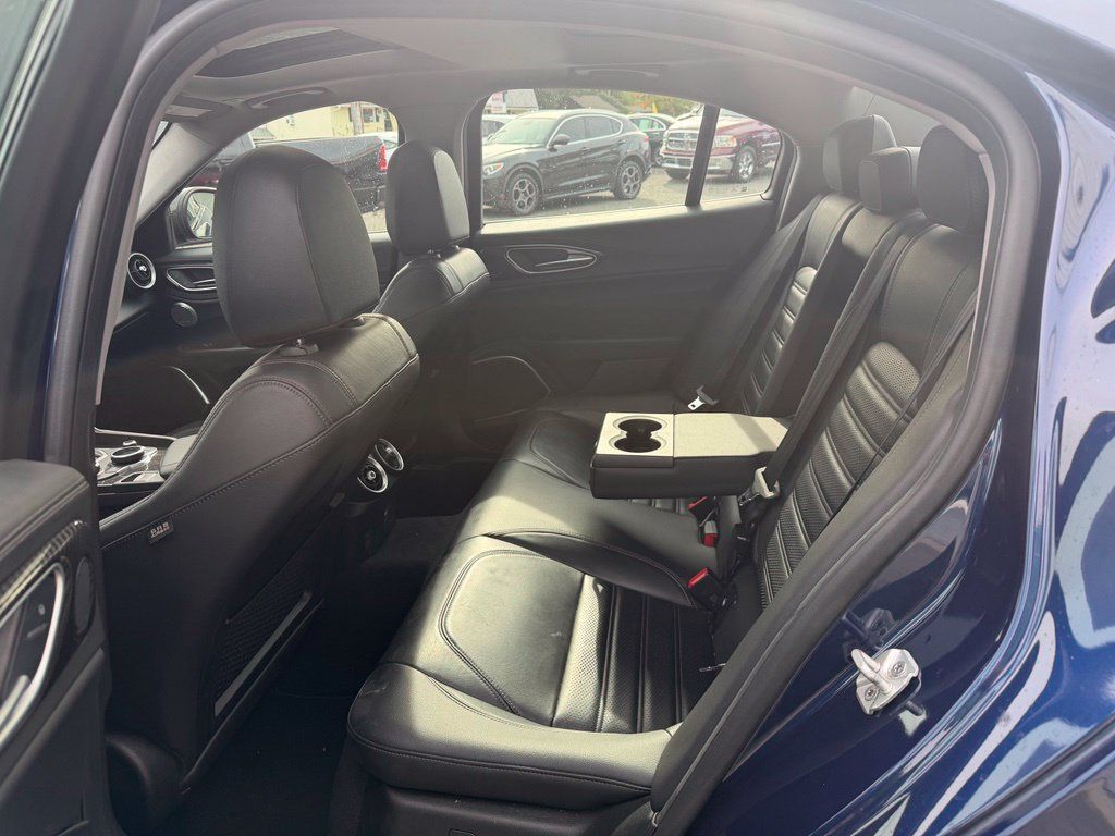 Used 2019 Alfa Romeo Giulia Ti AWD/4WD image 11