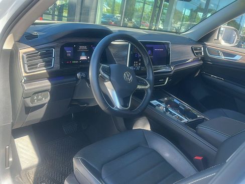 Used 2025 Volkswagen Atlas SEL AWD/4WD image 5