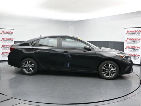 Used 2023 Kia Forte LXS FWD image 9