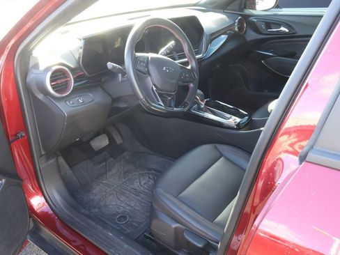 Certified 2024 Chevrolet Trax RS w/ Sunroof Package image 8