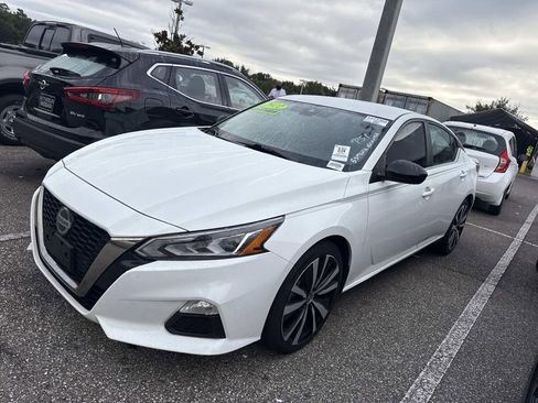 Certified 2022 Nissan Altima 2.5 SR image 2