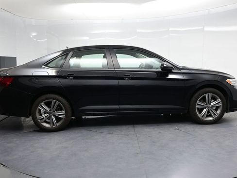 Used 2024 Volkswagen Jetta SE FWD image 4