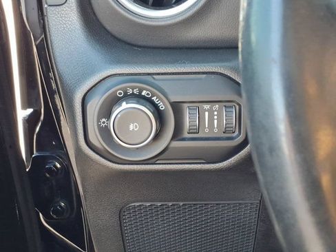 Used 2018 Jeep Wrangler Unlimited Sahara w/ Dual Top Group AWD/4WD image 20