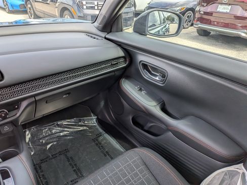 Used 2025 Honda HR-V Sport image 17