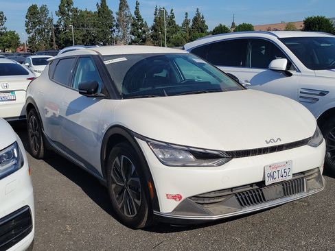 Used 2024 Kia EV6 Light RWD image 3