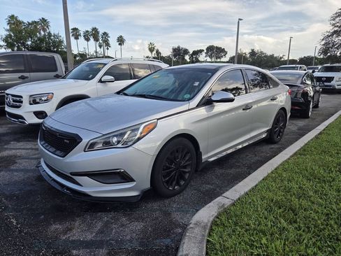 Used 2015 Hyundai Sonata Limited w/ Option Group 05 FWD image 3