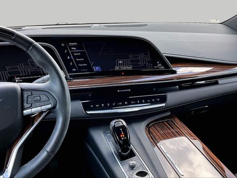 Used 2024 Cadillac Escalade Premium Luxury RWD image 6