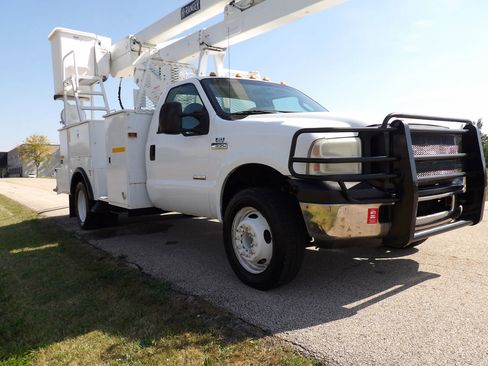 Used 2007 Ford F550 2WD Regular Cab Super Duty image 3