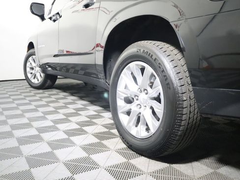 Used 2022 Chevrolet Suburban Premier AWD/4WD image 10