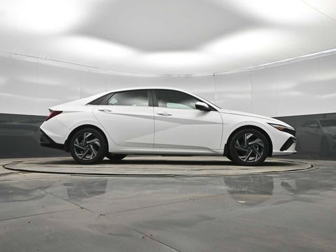 New 2026 Hyundai Elantra Limited image 39