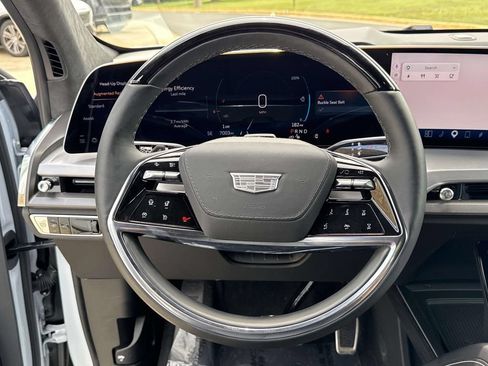 Used 2026 Cadillac Vistiq Platinum w/ LPO, Floor Liner Package AWD/4WD image 32