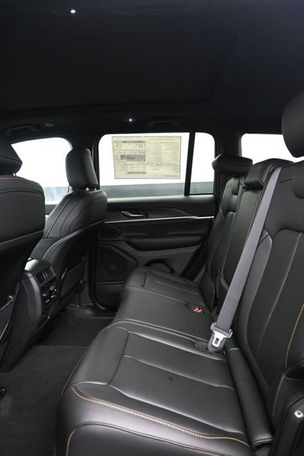 New 2026 Jeep Grand Cherokee Limited AWD/4WD image 8