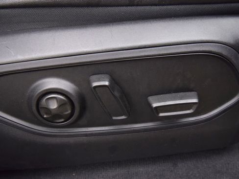 Used 2023 Jeep Grand Cherokee L Limited w/ Luxury Tech Group II image 22