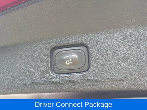 Used 2019 Ford Explorer XLT w/ Equipment Group 202A AWD/4WD image 9