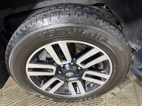 Used 2019 Toyota 4Runner Limited AWD/4WD image 19