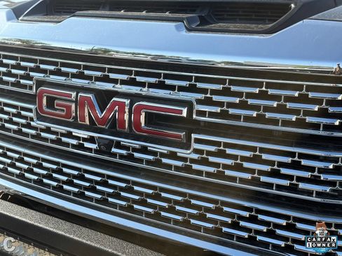 Used 2022 GMC Sierra 2500 Denali w/ Denali Black Diamond Edition AWD/4WD image 19
