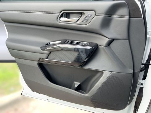 New 2026 Nissan Pathfinder Platinum image 21