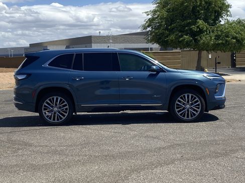 Used 2025 Buick Enclave Avenir FWD image 2