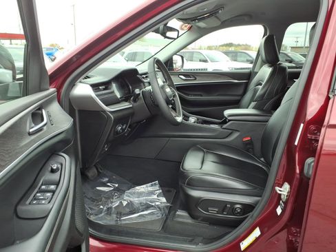 Used 2023 Jeep Grand Cherokee L Limited AWD/4WD image 10