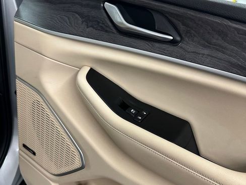 Used 2022 Jeep Grand Cherokee Limited 4xe w/ Luxury Tech Group II AWD/4WD image 36