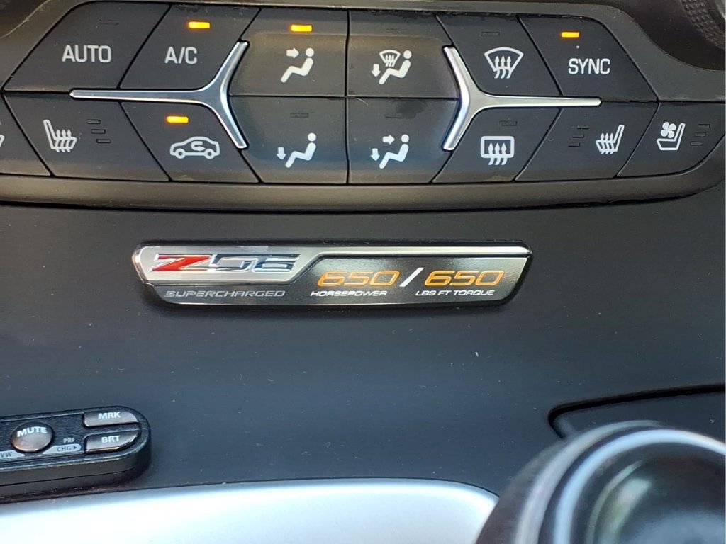 Used 2015 Chevrolet Corvette Z06 w/ 3LZ Preferred Equipment Group RWD image 11