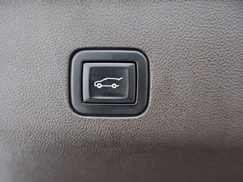 Used 2021 Chevrolet Tahoe LT w/ Luxury Package image 36