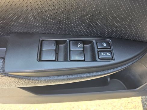 Used 2011 Subaru Outback 3.6R Limited AWD/4WD image 12