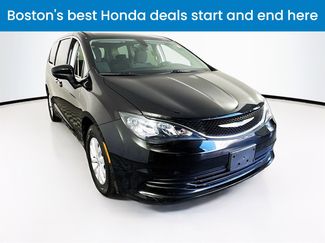 Used 2017 Chrysler Pacifica Touring w/ Tire & Wheel Group image 1